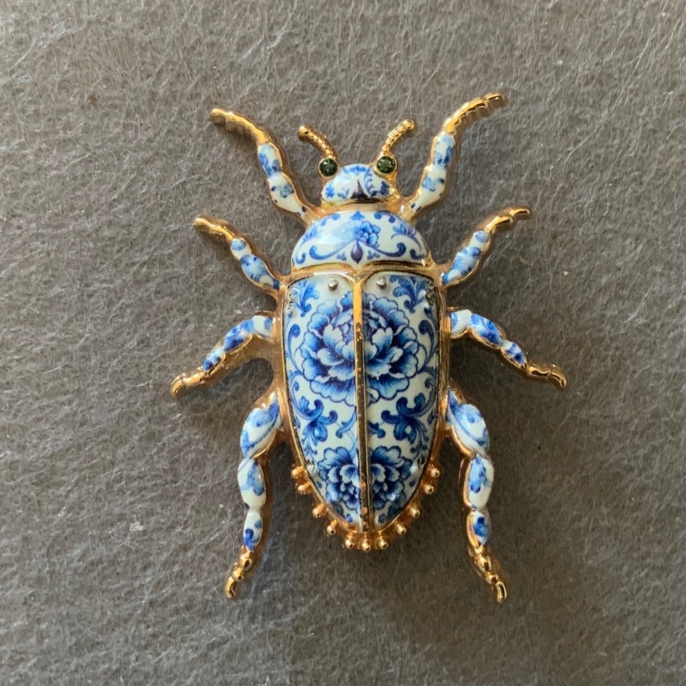 Chinoiserie Beetle Brooch Pin Blue White Porcelain Style Enamel Insect Gold Tone
